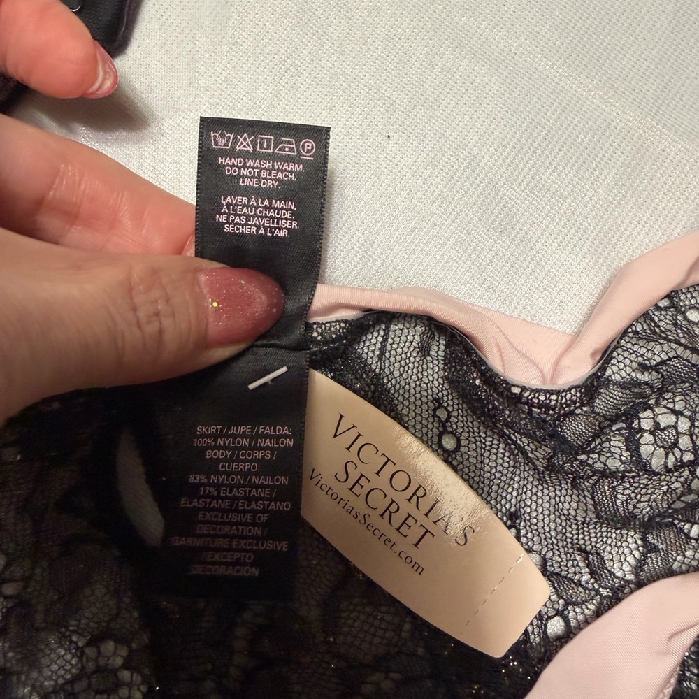 Victoria's Secret Black and Pink Lace Bra Set - Picture 11 of 12